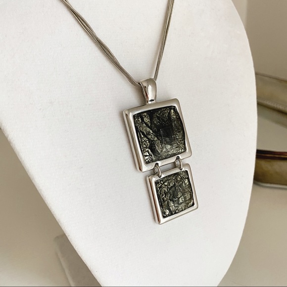 18 inch triple chain necklace - Picture 3 of 4